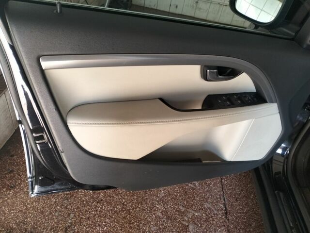 Чорний Вольво ХС70, об'ємом двигуна 2 л та пробігом 282 тис. км за 19500 $, фото 14 на Automoto.ua