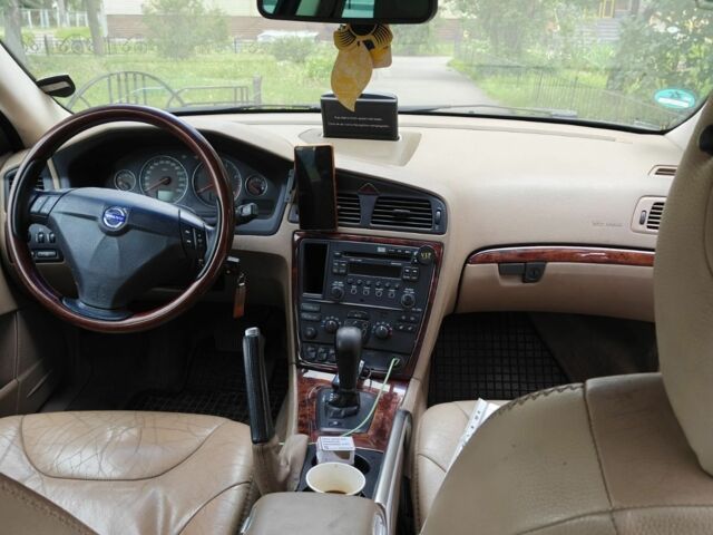 Черный Вольво ХС70, объемом двигателя 0 л и пробегом 300 тыс. км за 5000 $, фото 4 на Automoto.ua