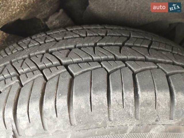 Коричневый Вольво ХС70, объемом двигателя 2.4 л и пробегом 195 тыс. км за 9999 $, фото 3 на Automoto.ua