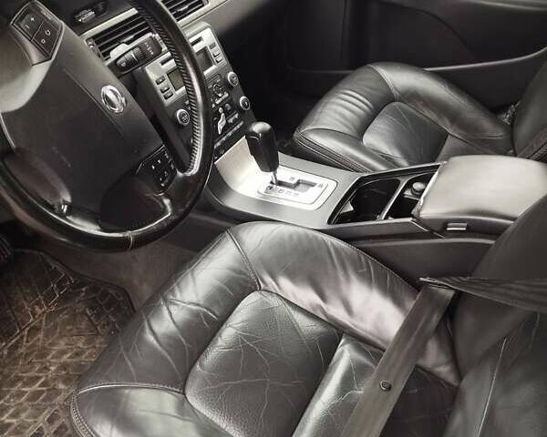 Коричневый Вольво ХС70, объемом двигателя 2.4 л и пробегом 195 тыс. км за 9999 $, фото 2 на Automoto.ua