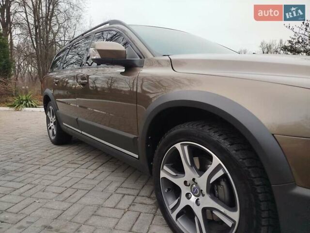 Коричневый Вольво ХС70, объемом двигателя 2.4 л и пробегом 248 тыс. км за 16350 $, фото 8 на Automoto.ua