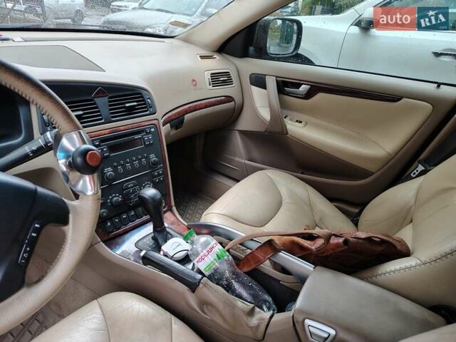 Вольво ХС70 2006 у Києві на Automoto.ua Червоний Вольво ХС70, об'ємом двигуна 2.52 л та пробігом 270 тис. км за 6000 $, фото 8 на Automoto.ua