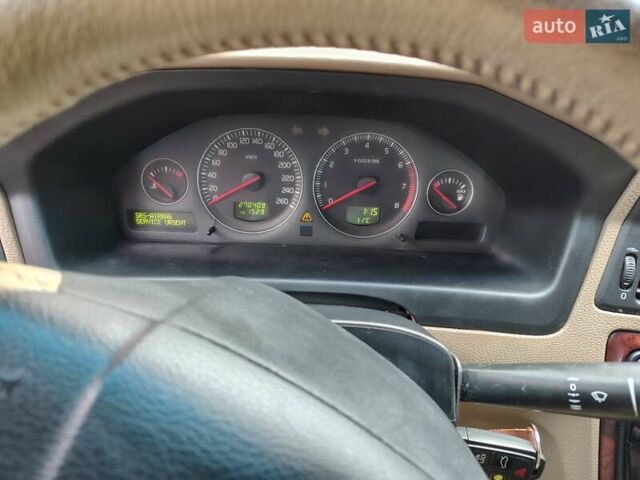 Вольво ХС70 2006 у Києві на Automoto.ua Червоний Вольво ХС70, об'ємом двигуна 2.52 л та пробігом 270 тис. км за 6000 $, фото 10 на Automoto.ua