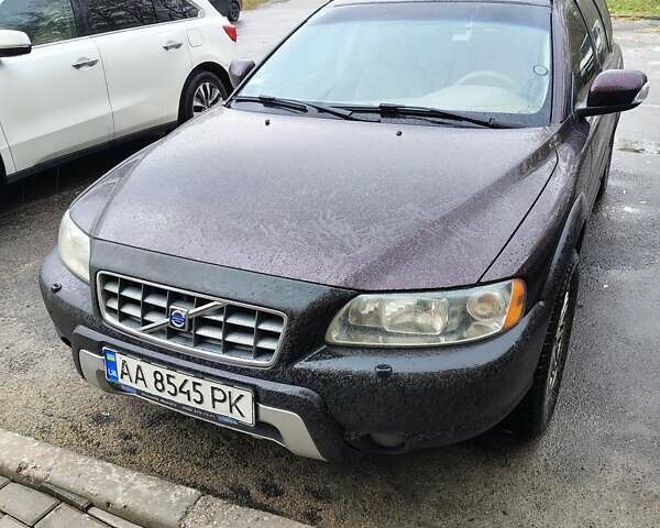 Вольво ХС70 2006 у Києві на Automoto.ua Червоний Вольво ХС70, об'ємом двигуна 2.52 л та пробігом 270 тис. км за 6000 $, фото 1 на Automoto.ua