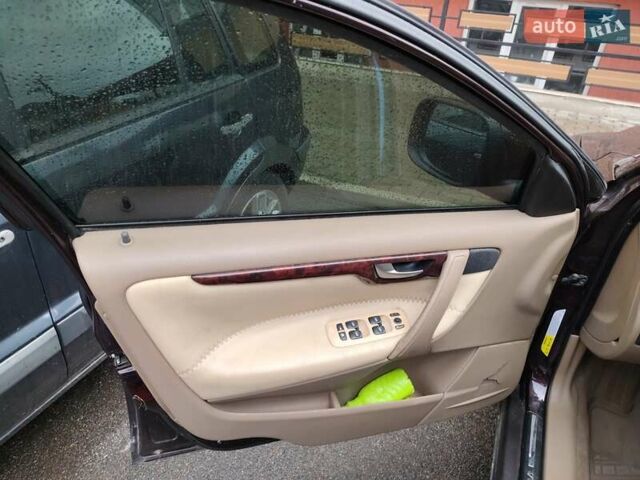 Вольво ХС70 2006 у Києві на Automoto.ua Червоний Вольво ХС70, об'ємом двигуна 2.52 л та пробігом 270 тис. км за 6000 $, фото 11 на Automoto.ua