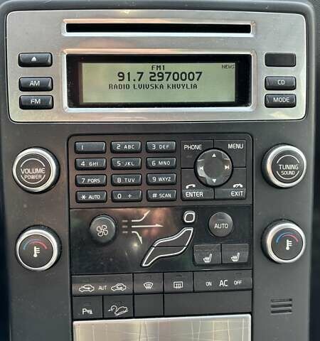 Вольво ХС70, объемом двигателя 2.4 л и пробегом 210 тыс. км за 10000 $, фото 10 на Automoto.ua