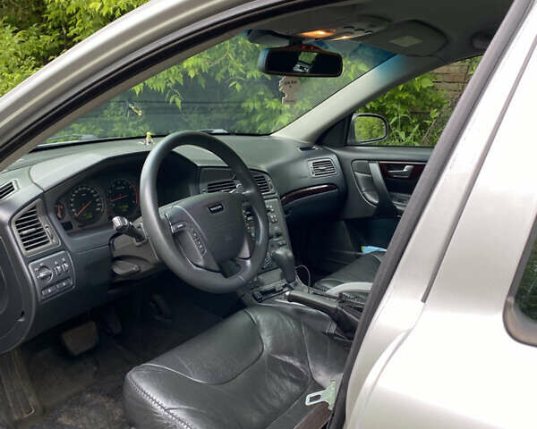 Сірий Вольво ХС70, об'ємом двигуна 2.44 л та пробігом 404 тис. км за 5000 $, фото 7 на Automoto.ua