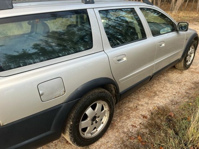 Вольво ХС70 2004 в Чугуеве на Automoto.ua Серый Вольво ХС70, объемом двигателя 2.4 л и пробегом 370 тыс. км за 3700 $, фото 3 на Automoto.ua