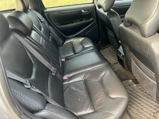 Вольво ХС70 2004 в Чугуеве на Automoto.ua Серый Вольво ХС70, объемом двигателя 2.4 л и пробегом 370 тыс. км за 3700 $, фото 9 на Automoto.ua