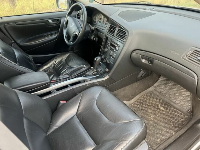 Вольво ХС70 2004 в Чугуеве на Automoto.ua Серый Вольво ХС70, объемом двигателя 2.4 л и пробегом 370 тыс. км за 3700 $, фото 7 на Automoto.ua