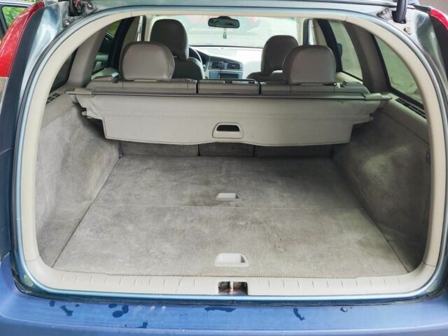 Серый Вольво ХС70, объемом двигателя 2.5 л и пробегом 296 тыс. км за 3900 $, фото 6 на Automoto.ua