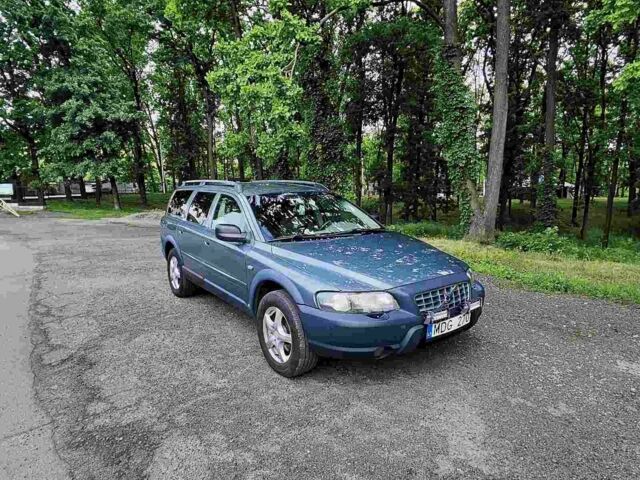 Серый Вольво ХС70, объемом двигателя 2.5 л и пробегом 296 тыс. км за 3900 $, фото 1 на Automoto.ua