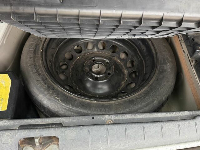 Серый Вольво ХС70, объемом двигателя 2.4 л и пробегом 287 тыс. км за 2800 $, фото 11 на Automoto.ua