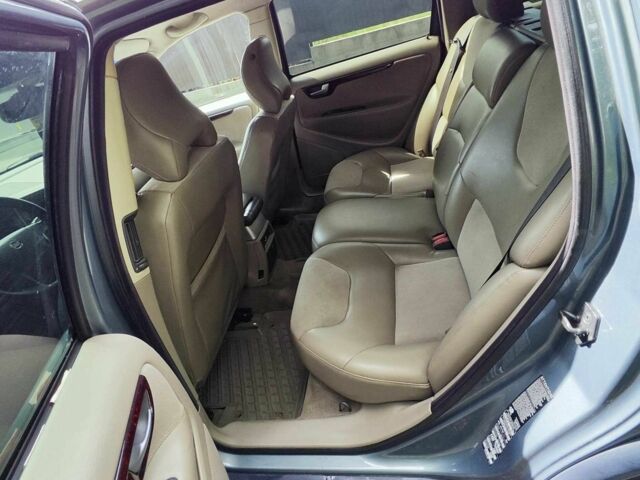 Серый Вольво ХС70, объемом двигателя 2.5 л и пробегом 296 тыс. км за 3900 $, фото 5 на Automoto.ua