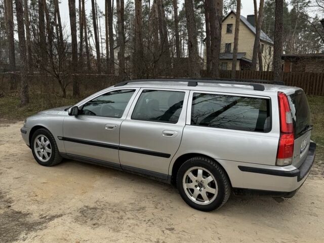 Серый Вольво ХС70, объемом двигателя 2.4 л и пробегом 287 тыс. км за 2800 $, фото 2 на Automoto.ua