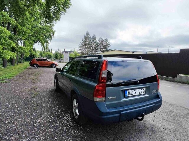 Серый Вольво ХС70, объемом двигателя 2.5 л и пробегом 296 тыс. км за 3900 $, фото 2 на Automoto.ua