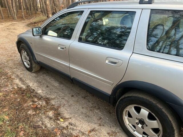 Вольво ХС70 2004 в Чугуеве на Automoto.ua Серый Вольво ХС70, объемом двигателя 2.4 л и пробегом 370 тыс. км за 3700 $, фото 4 на Automoto.ua