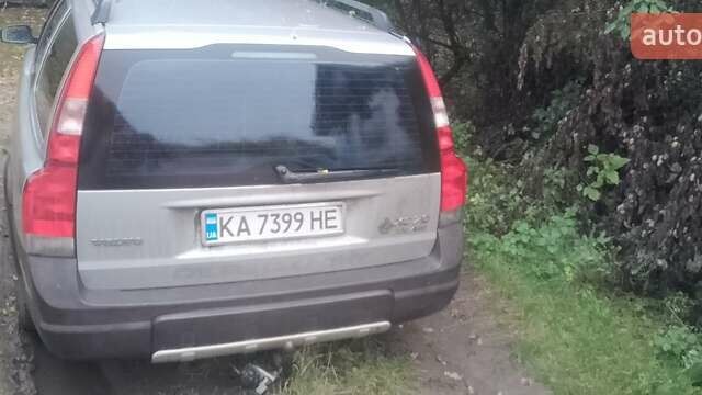 Серый Вольво ХС70, объемом двигателя 2.4 л и пробегом 334 тыс. км за 7000 $, фото 3 на Automoto.ua