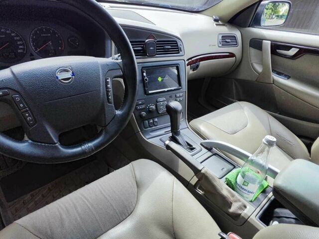 Серый Вольво ХС70, объемом двигателя 2.5 л и пробегом 296 тыс. км за 3900 $, фото 4 на Automoto.ua