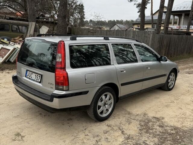 Серый Вольво ХС70, объемом двигателя 2.4 л и пробегом 287 тыс. км за 2800 $, фото 4 на Automoto.ua