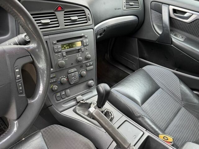 Серый Вольво ХС70, объемом двигателя 2.4 л и пробегом 287 тыс. км за 2800 $, фото 8 на Automoto.ua