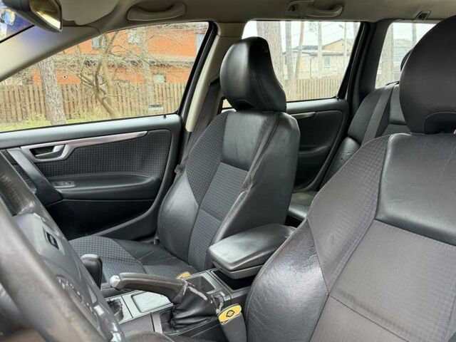 Серый Вольво ХС70, объемом двигателя 2.4 л и пробегом 287 тыс. км за 2800 $, фото 7 на Automoto.ua