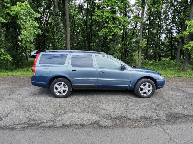 Серый Вольво ХС70, объемом двигателя 2.5 л и пробегом 286 тыс. км за 4000 $, фото 3 на Automoto.ua