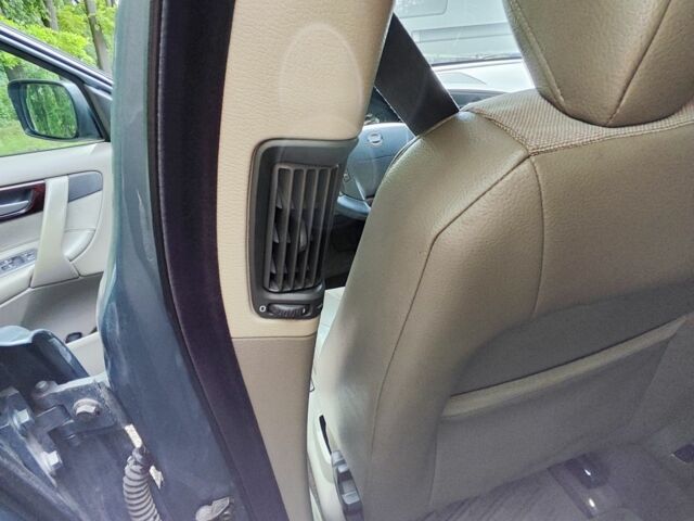 Серый Вольво ХС70, объемом двигателя 2.5 л и пробегом 286 тыс. км за 4000 $, фото 6 на Automoto.ua