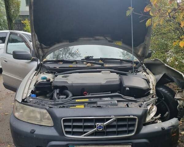 Серый Вольво ХС70, объемом двигателя 2.4 л и пробегом 566 тыс. км за 2900 $, фото 2 на Automoto.ua