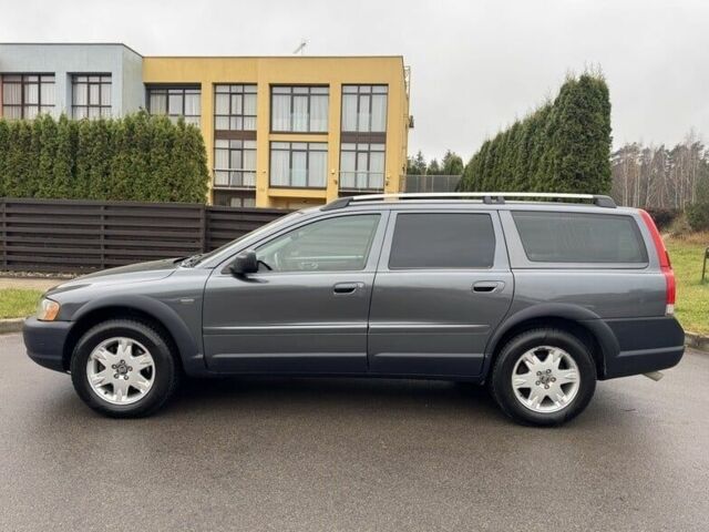 Серый Вольво ХС70, объемом двигателя 2.4 л и пробегом 300 тыс. км за 3000 $, фото 3 на Automoto.ua