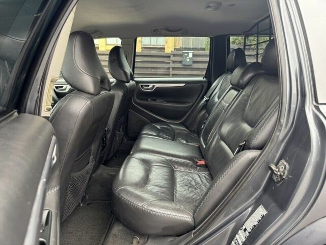 Серый Вольво ХС70, объемом двигателя 2.4 л и пробегом 300 тыс. км за 3000 $, фото 8 на Automoto.ua