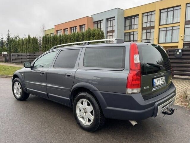 Серый Вольво ХС70, объемом двигателя 2.4 л и пробегом 300 тыс. км за 3000 $, фото 1 на Automoto.ua