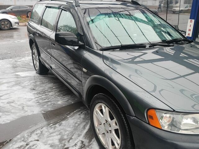 Серый Вольво ХС70, объемом двигателя 2.4 л и пробегом 289 тыс. км за 5100 $, фото 2 на Automoto.ua