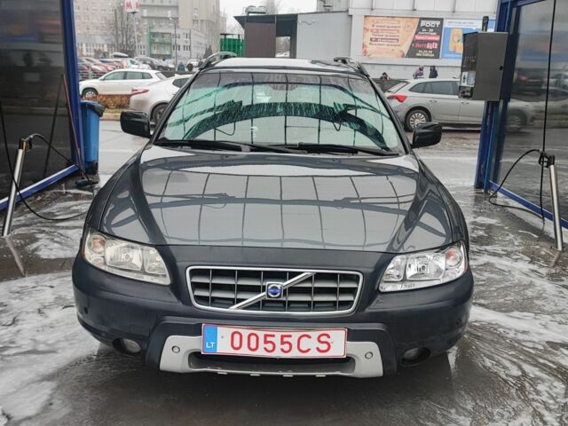 Серый Вольво ХС70, объемом двигателя 2.4 л и пробегом 289 тыс. км за 5100 $, фото 1 на Automoto.ua