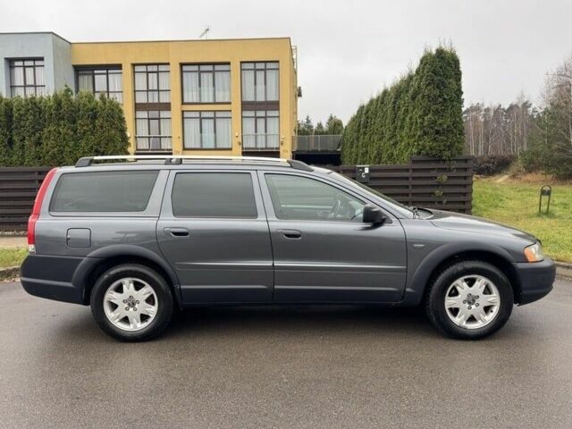 Серый Вольво ХС70, объемом двигателя 2.4 л и пробегом 300 тыс. км за 3000 $, фото 2 на Automoto.ua