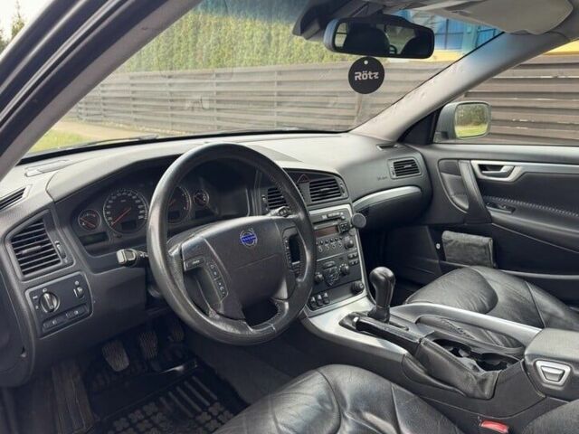 Серый Вольво ХС70, объемом двигателя 2.4 л и пробегом 300 тыс. км за 3000 $, фото 7 на Automoto.ua