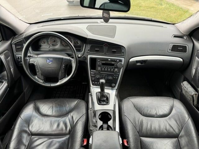 Серый Вольво ХС70, объемом двигателя 2.4 л и пробегом 300 тыс. км за 3000 $, фото 11 на Automoto.ua