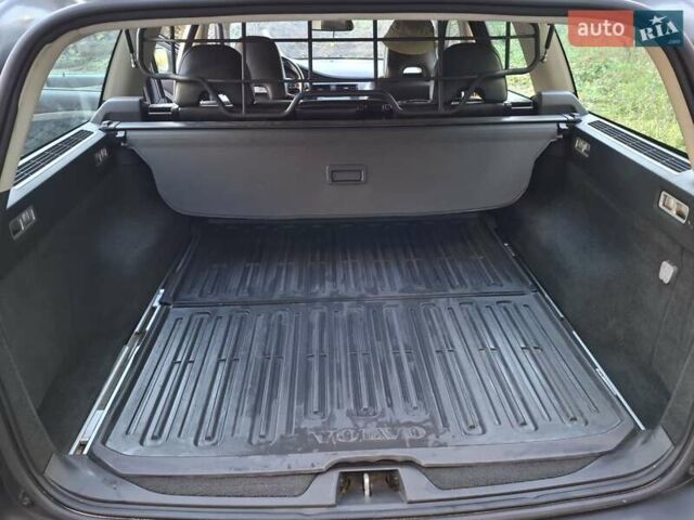 Серый Вольво ХС70, объемом двигателя 2.4 л и пробегом 181 тыс. км за 11600 $, фото 5 на Automoto.ua