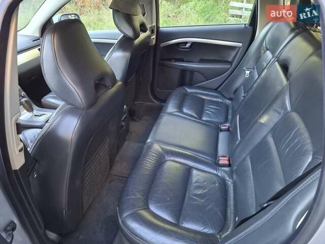 Серый Вольво ХС70, объемом двигателя 2.4 л и пробегом 181 тыс. км за 11600 $, фото 4 на Automoto.ua