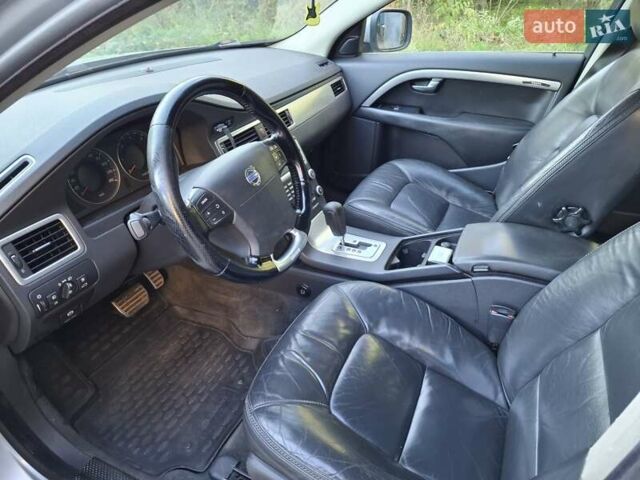 Серый Вольво ХС70, объемом двигателя 2.4 л и пробегом 181 тыс. км за 11600 $, фото 2 на Automoto.ua