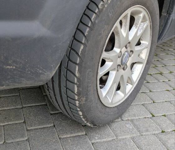 Серый Вольво ХС70, объемом двигателя 2.4 л и пробегом 350 тыс. км за 3000 $, фото 3 на Automoto.ua