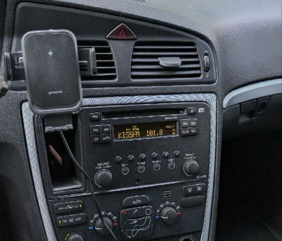 Серый Вольво ХС70, объемом двигателя 2.4 л и пробегом 350 тыс. км за 3000 $, фото 5 на Automoto.ua