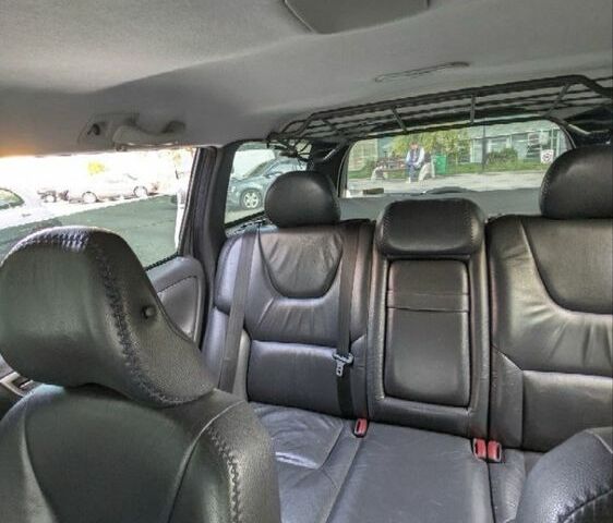 Серый Вольво ХС70, объемом двигателя 2.4 л и пробегом 350 тыс. км за 3000 $, фото 6 на Automoto.ua