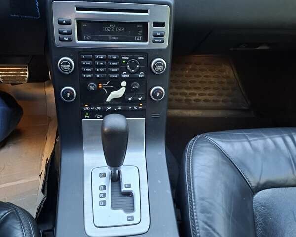 Серый Вольво ХС70, объемом двигателя 2.4 л и пробегом 181 тыс. км за 11600 $, фото 3 на Automoto.ua