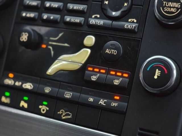 Серый Вольво ХС70, объемом двигателя 0 л и пробегом 283 тыс. км за 2900 $, фото 14 на Automoto.ua