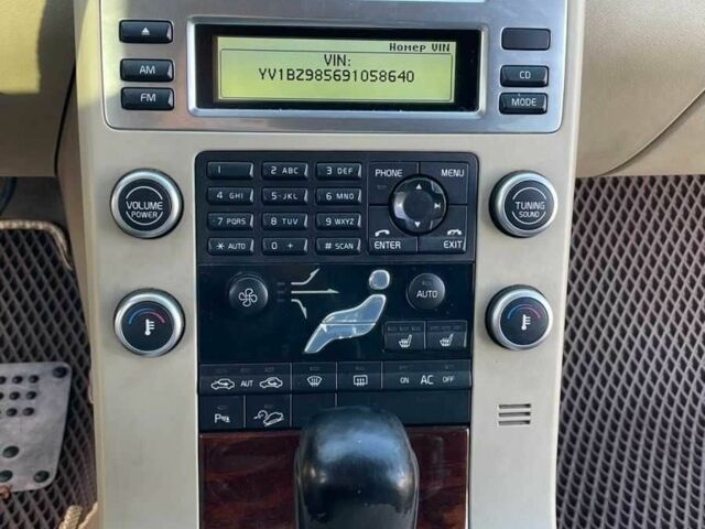 Серый Вольво ХС70, объемом двигателя 3.2 л и пробегом 326 тыс. км за 9800 $, фото 7 на Automoto.ua