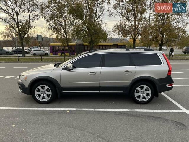 Серый Вольво ХС70, объемом двигателя 3.19 л и пробегом 208 тыс. км за 12000 $, фото 1 на Automoto.ua