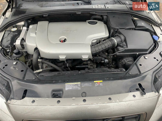 Серый Вольво ХС70, объемом двигателя 2.4 л и пробегом 356 тыс. км за 9500 $, фото 8 на Automoto.ua