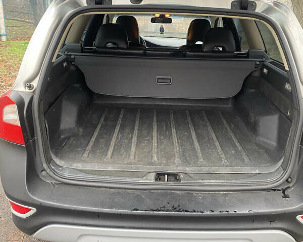 Серый Вольво ХС70, объемом двигателя 2.4 л и пробегом 356 тыс. км за 9500 $, фото 12 на Automoto.ua