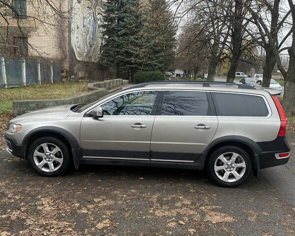 Серый Вольво ХС70, объемом двигателя 2.4 л и пробегом 356 тыс. км за 9500 $, фото 1 на Automoto.ua